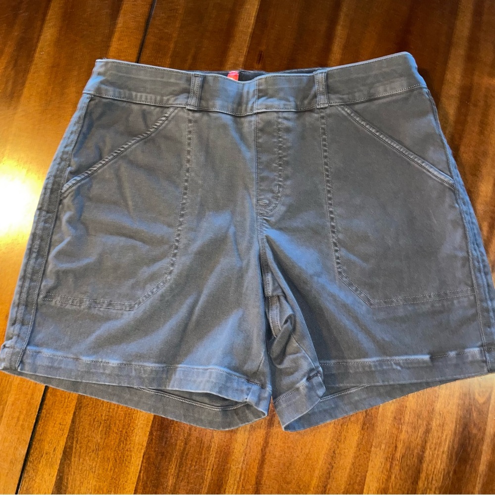 Women’s Spanx Shorts! Excellent Shape! Size Large!! ONLY ONE LEFT!